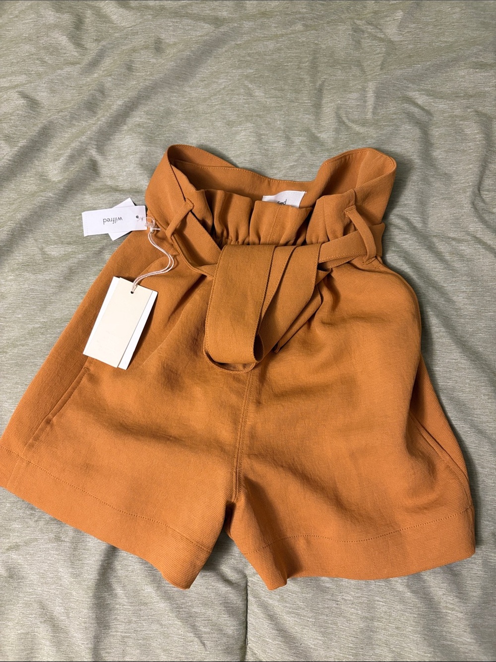 Wilfred High-Waist Paperbag Shorts in Rust Orange